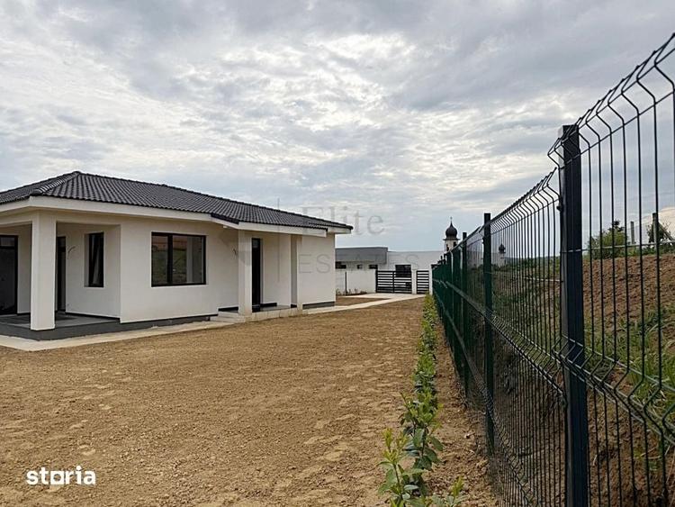 Casă cu 3 camere decomandat cu Teren 350 Mp în Paleu