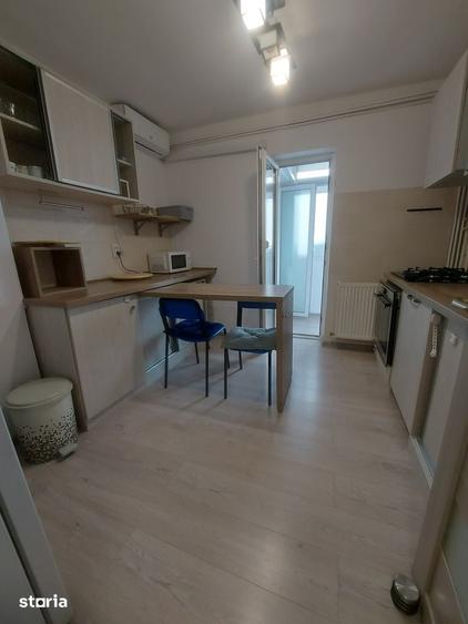 Apartament cu 3 camere decomandat în Micro 4