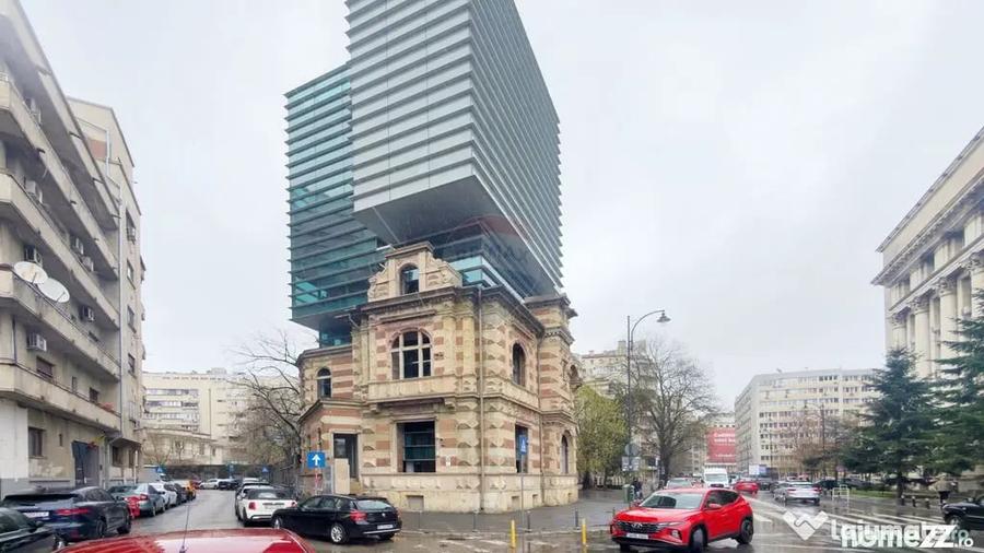 Apartament cu 3 camere semidecomandat în Calea Victoriei
