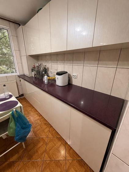 Apartament cu 3 camere decomandat în Runcu