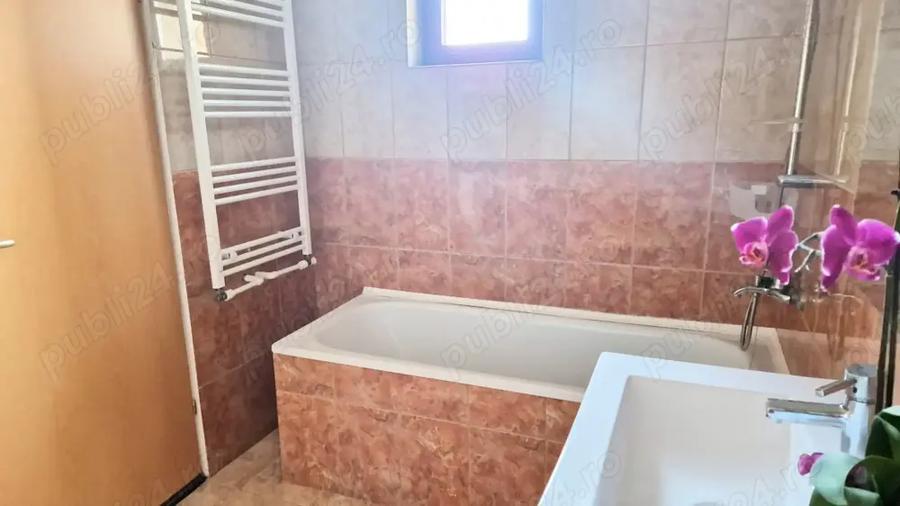 Apartament cu 3 camere semidecomandat în Central