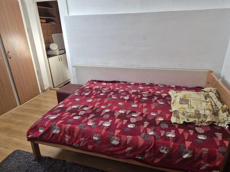 Garsonieră decomandată în Sub Arini