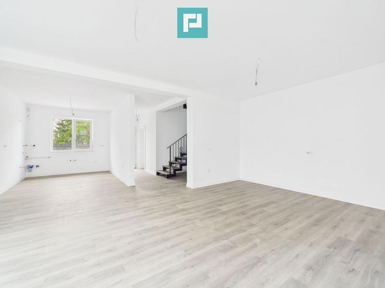 Duplex cu 4 camere cu Canalizare în Utvin
