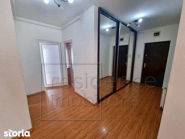 Apartament cu 3 camere semidecomandat, mobilat în Central