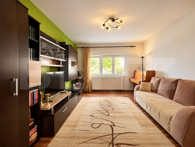 Apartament cu 3 camere decomandat, mobilat în Cetate