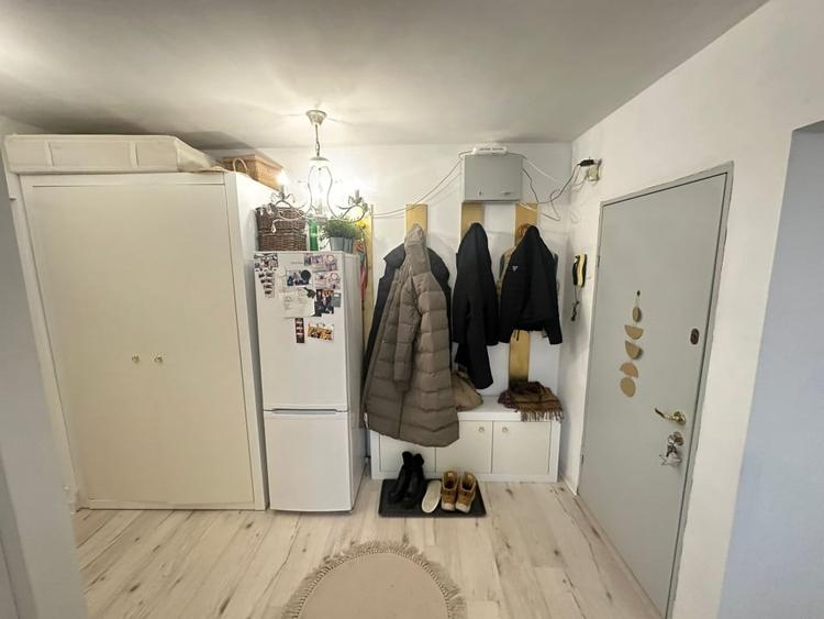 Apartament cu 3 camere decomandat, mobilat în Băneasa