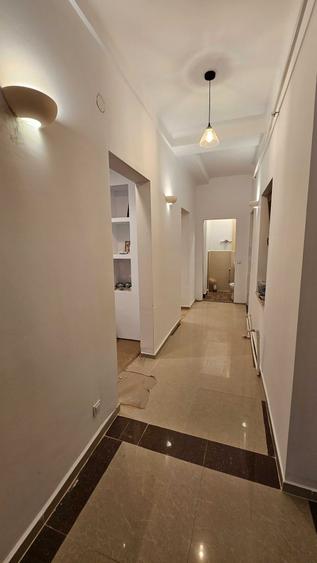 Ap 4 camere ideal birouri, in Peninsula, locatie exceptionala , cladire renovata, etaj 1 - 2