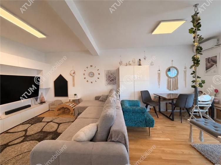 Duplex cu 5 camere cu Canalizare în Cristian