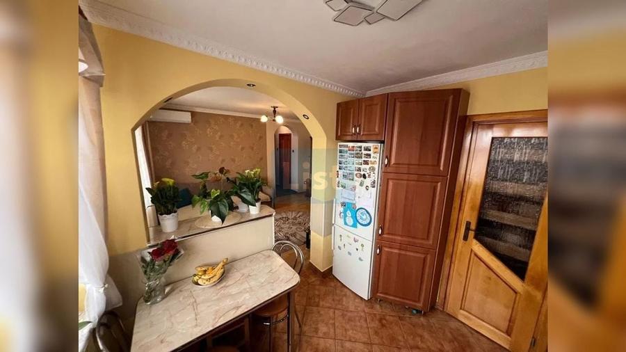 Apartament cu 2 camere semidecomandat, mobilat în Gherla