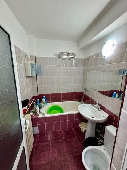 Apartament cu 2 camere semidecomandat în Podu Roș