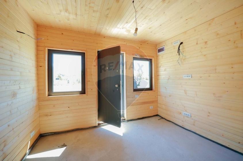 Casă individuală cu 7 camere cu Teren 30200 Mp în Prelucele