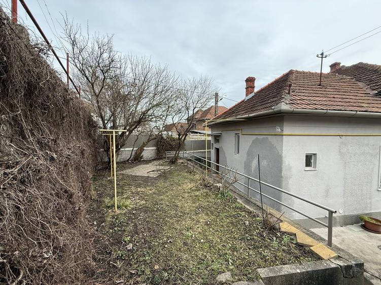 Casă individuală cu 4 camere cu Canalizare în Aurel Vlaicu