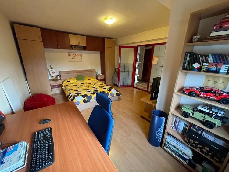 Garsonieră decomandată, mobilată în 13 Septembrie