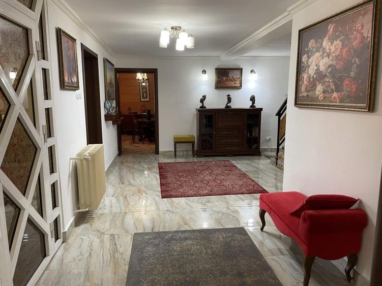 Casă individuală cu 6 camere cu Canalizare în Orașul de Jos
