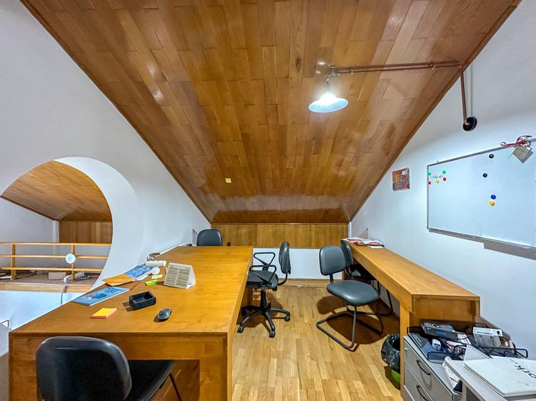 Apartament cu 6 camere semidecomandat în Primăverii