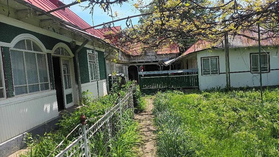 Casă cu 3 camere cu Teren 2700 Mp în Slobozia (Bara)