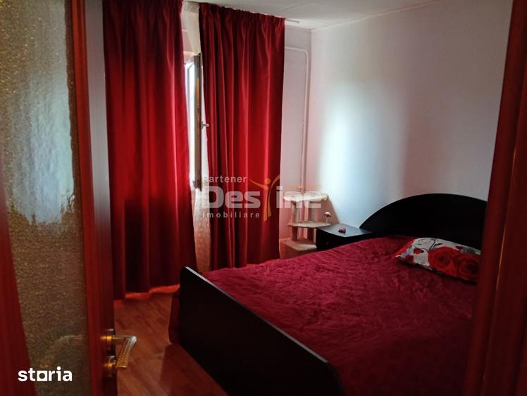 Apartament cu 3 camere, mobilat în Rovine