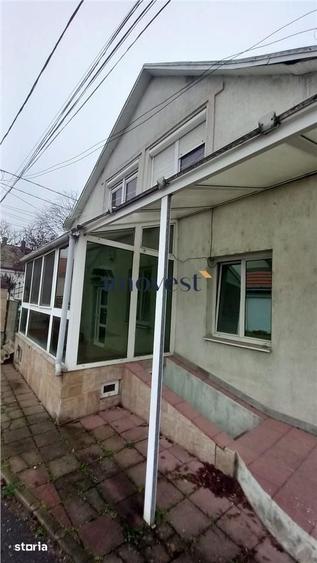 Casă cu 3 camere în Central