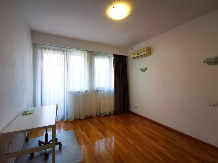 Duplex cu 5 camere cu Canalizare în Iancu Nicolae