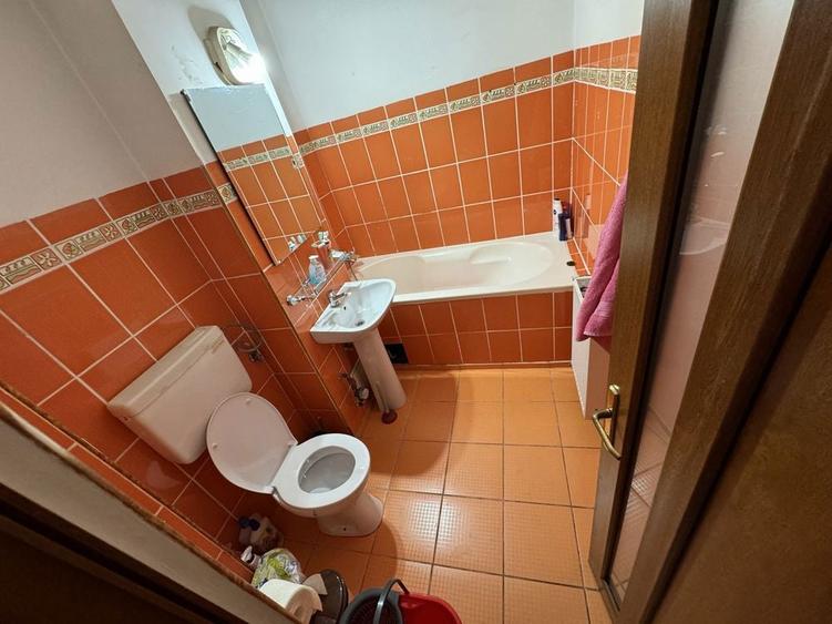 Apartament cu 4 camere decomandat în Gojdu