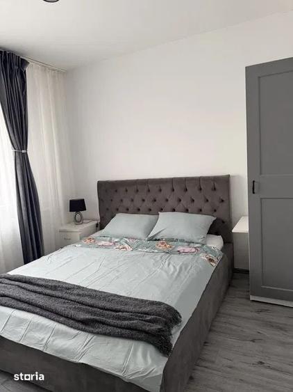 Apartament cu 3 camere semidecomandat în Tineretului