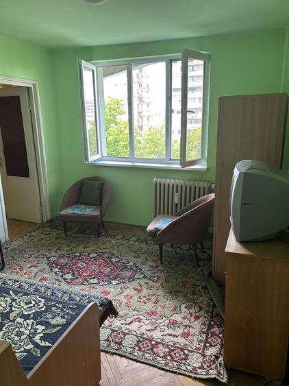 Apartament cu 4 camere nedecomandat în Popoveni