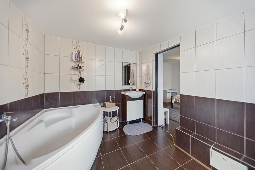 Apartament cu 2 camere decomandat, mobilat în P-ța Alba Iulia