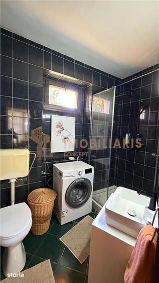 Casă cu 7 camere cu Teren 1800 Mp în Central