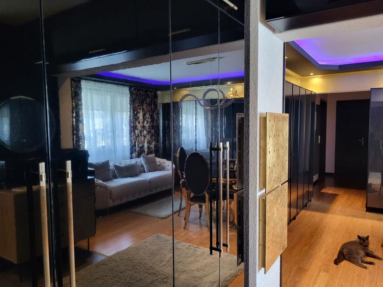 Apartament cu 3 camere semidecomandat în Drumul Taberei