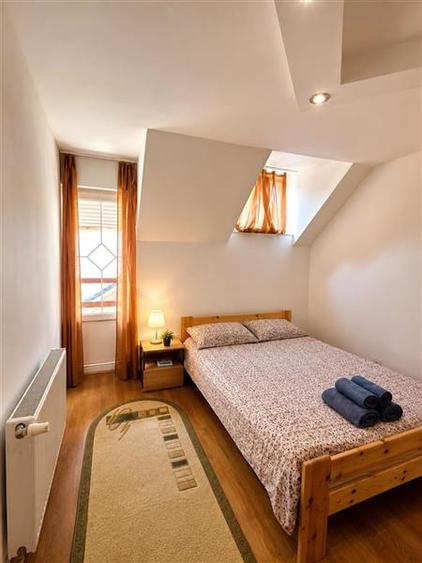 Apartament cu 3 camere decomandat, mobilat în Centrul Istoric