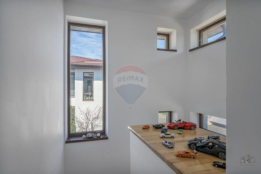Casă cu 4 camere cu Teren 164 Mp în Central