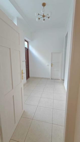 Casă cu 3 camere în Ultracentral