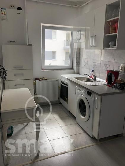 Apartament cu 2 camere semidecomandat, mobilat în Florești