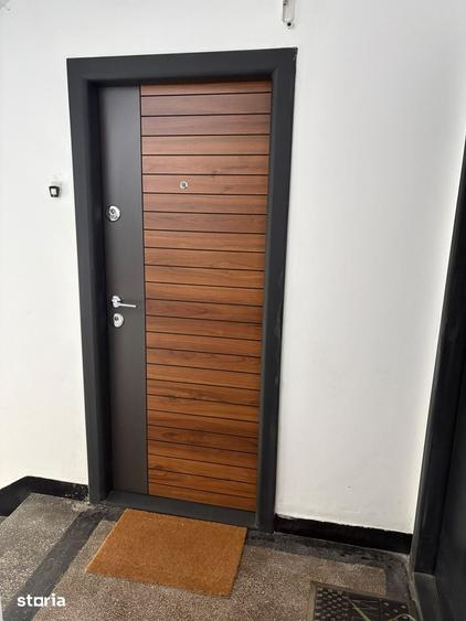 Apartament cu 3 camere semidecomandat în Tei