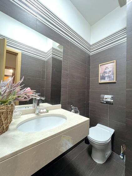 Apartament cu 3 camere semidecomandat, mobilat în Nordului