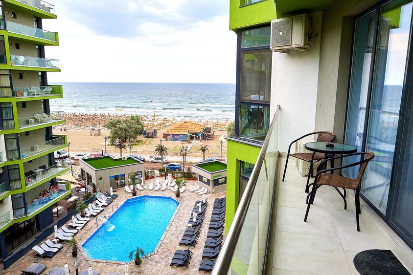 Apartament cu 3 camere decomandat în Mamaia-Sat