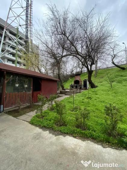 Apartament cu 4 camere decomandat în Central