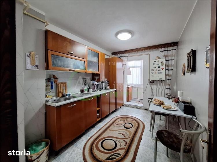 Apartament cu 3 camere decomandat în Mioriței