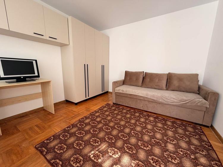Apartament cu 2 camere semidecomandat în Podu Roș