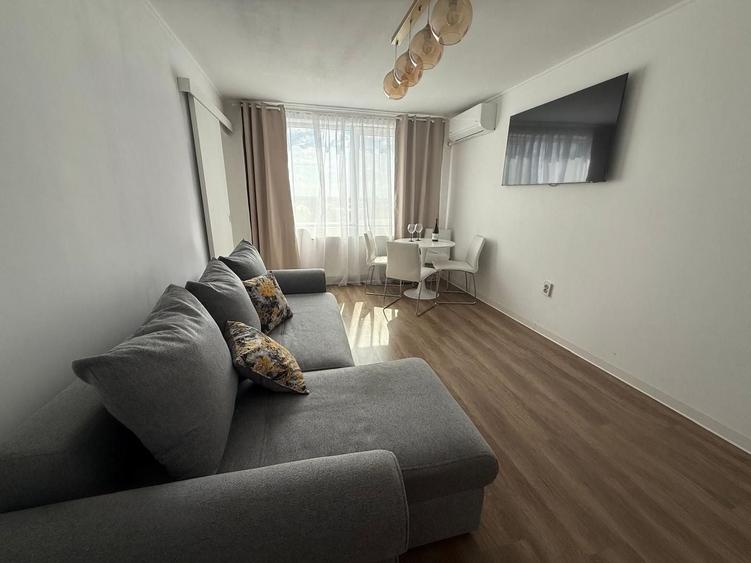 Apartament cu 3 camere semidecomandat în Viziru 1