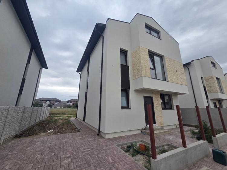 Casă cu 4 camere cu Canalizare în Central