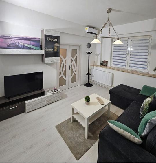 Apartament cu 2 camere decomandat în Romană