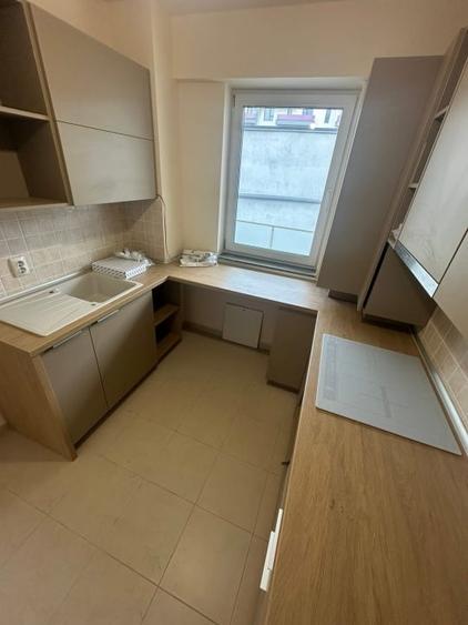 Apartament cu 2 camere semidecomandat, mobilat în Între Lacuri