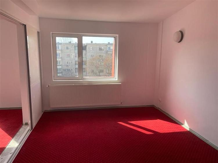 Casă individuală cu 5 camere cu Teren 220 Mp în Vitan