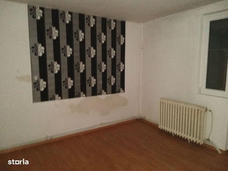 Apartament cu 3 camere decomandat în Humulești