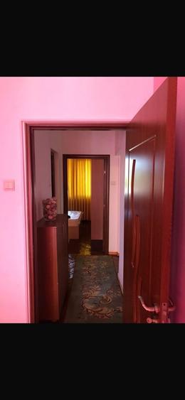 Apartament cu 3 camere semidecomandat în Grivița