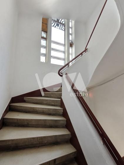 Apartament cu 3 camere semidecomandat în P-ța Sfântul Ștefan