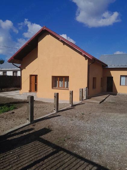 Casă cu Teren 5700 Mp în Stolniceni-Prăjescu