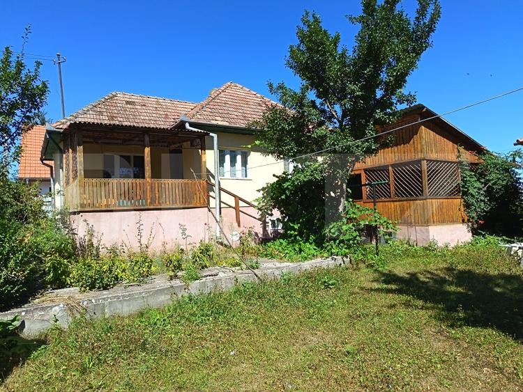 Casă individuală cu 2 camere cu Canalizare în Petrești