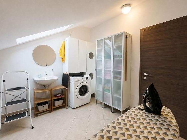 Duplex cu 6 camere cu Canalizare în Dumbrăvița